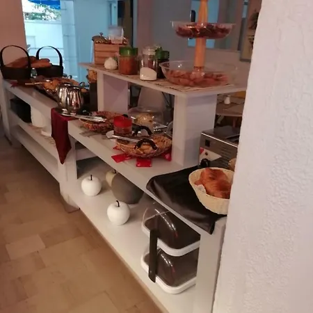 Helena Hotel 3*