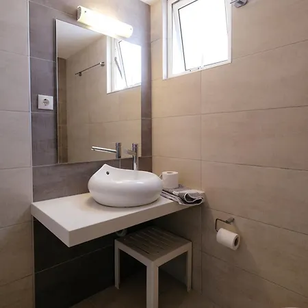 Helena Hotell 3*