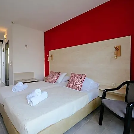 Helena Hotel 3*